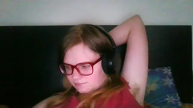 Snapshot of Moonolighta chatting on September 2025 12:32:02 PM Moonolighta online show from September 2025 12:32:02 PM