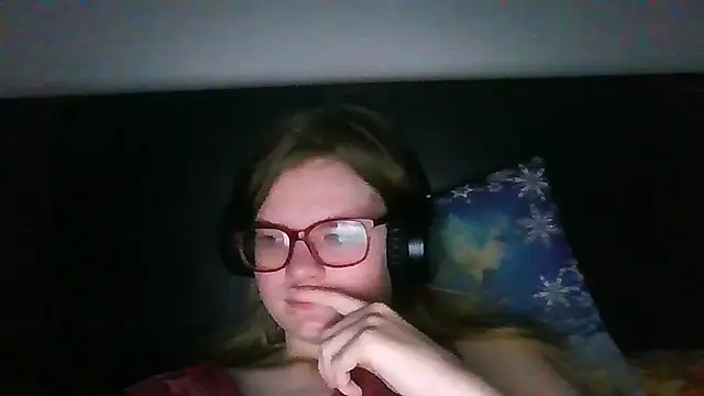 Snapshot of Moonolighta chatting on October 2025 06:45:02 AM Moonolighta online show from October 2025 06:45:02 AM