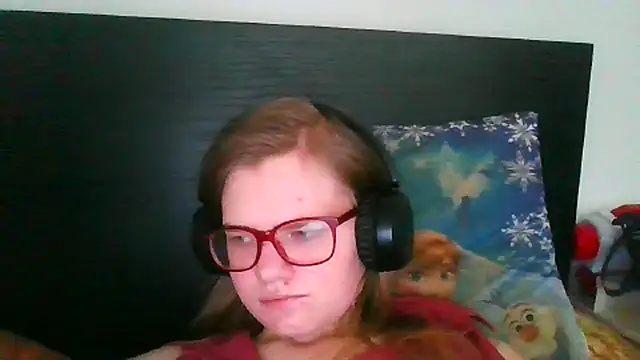 Snapshot of Moonolighta chatting on November 2025 10:17:01 AM Moonolighta online show from November 2025 10:17:01 AM