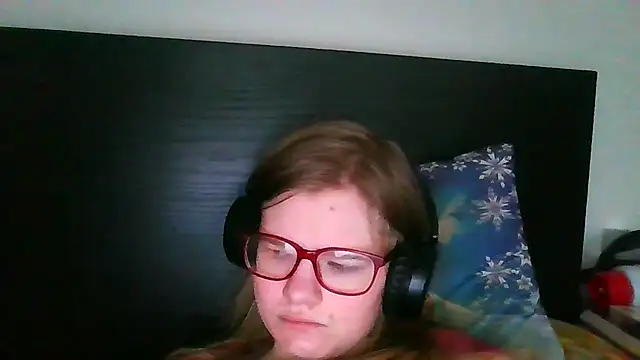 Snapshot of Moonolighta chatting on November 2025 08:34:02 AM Moonolighta online show from November 2025 08:34:02 AM