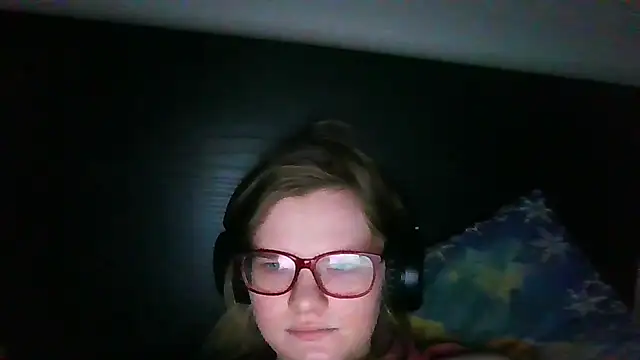 Snapshot of Moonolighta chatting on December 2025 12:14:02 PM Moonolighta online show from December 2025 12:14:02 PM