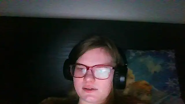 Snapshot of Moonolighta chatting on December 2025 11:03:02 AM Moonolighta online show from December 2025 11:03:02 AM