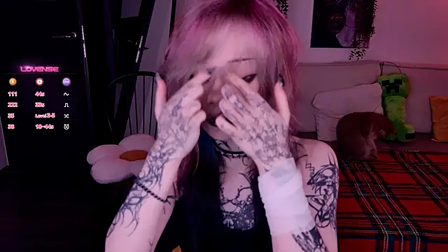 Lollyshy online show from November 2025 10:25:01 AM