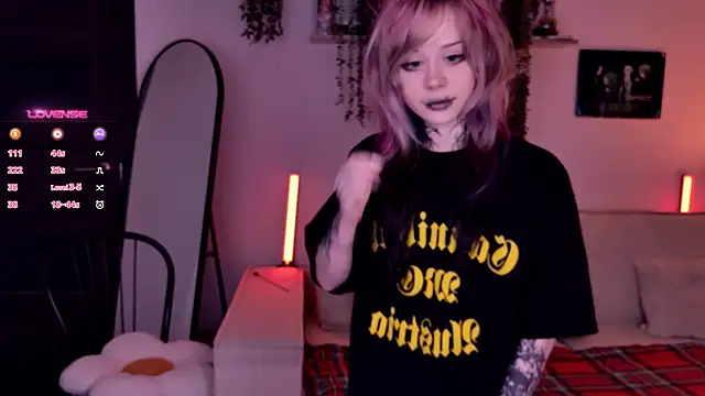 Lollyshy online show from November 2025 10:31:01 AM