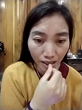 Snapshot of PhienPhien chatting on October 2025 11:55:01 AM PhienPhien online show from October 2025 11:55:01 AM