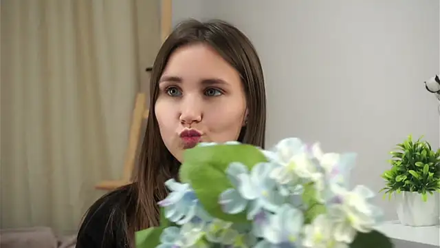 Snapshot of EthalFlowers chatting on October 2025 12:53:01 AM EthalFlowers online show from October 2025 12:53:01 AM