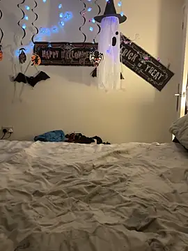 Snapshot of NaughtyLittleLouise chatting on October 2025 10:36:01 PM NaughtyLittleLouise online show from October 2025 10:36:01 PM