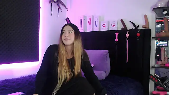 karlamoon23 online show from November 2025 10:33:02 PM