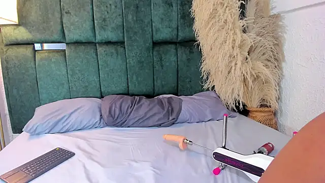 Snapshot of Chloe_jackson25 chatting on February 2026 06:37:02 PM Chloe jackson25 online show from February 2026 06:37:02 PM