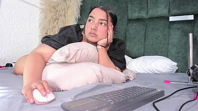 Chloe jackson25 online show from June 2026 07:23:01 PM