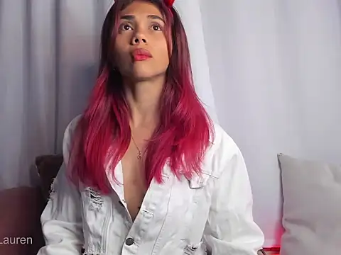 Snapshot of Laurenn_2 chatting on October 2025 03:15:01 AM Laurenn 2 online show from October 2025 03:15:01 AM