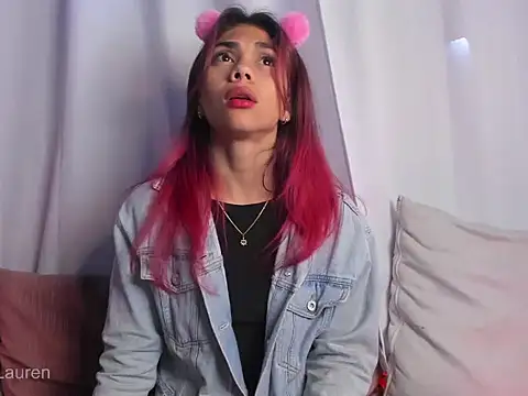 Snapshot of Laurenn_2 chatting on October 2025 05:03:02 PM Laurenn 2 online show from October 2025 05:03:02 PM