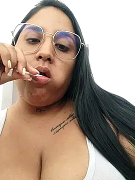 Snapshot of Khertt-Slov chatting on October 2025 03:54:01 PM Khertt-Slov online show from October 2025 03:54:01 PM