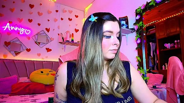 Anny Hurtado online show from September 2025 06:28:02 AM