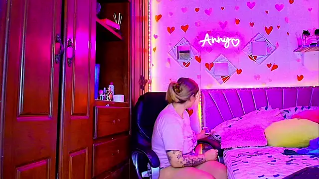 Anny Hurtado online show from December 2025 06:29:02 AM