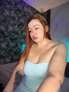 Snapshot of Bigass_curvy chatting on May 2026 05:53:01 PM Bigass curvy online show from May 2026 05:53:01 PM