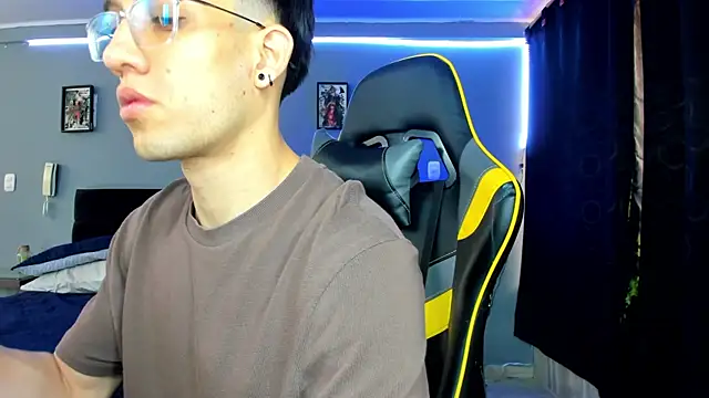 alexgiraldo   online show from September 2025 12:49:02 PM