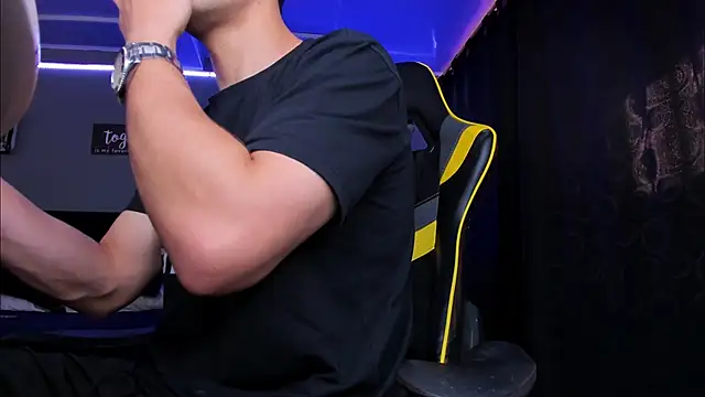 alexgiraldo   online show from October 2025 02:29:01 PM