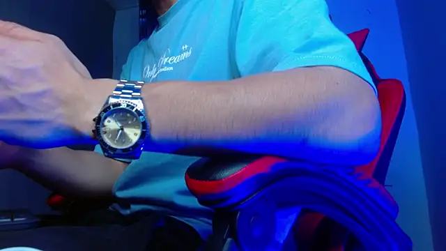 Snapshot of alexgiraldo__ chatting on May 2026 01:44:02 AM alexgiraldo online show from May 2026 01:44:02 AM