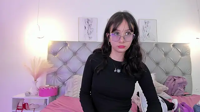 Naughty Couple83 online show from April 2026 04:33:02 PM