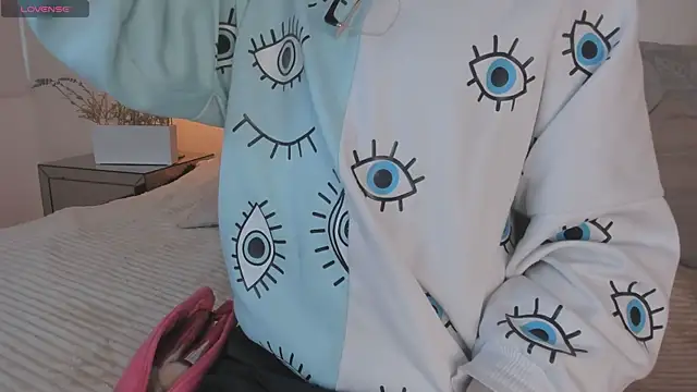 Megan DH online show from October 2025 12:05:01 PM