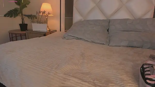 Megan DH online show from October 2025 11:54:02 AM