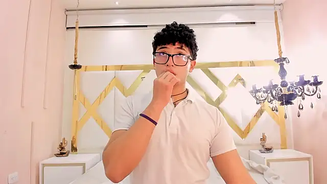 Snapshot of Valentin0_3 chatting on October 2025 11:40:01 AM Valentin0 3 online show from October 2025 11:40:01 AM