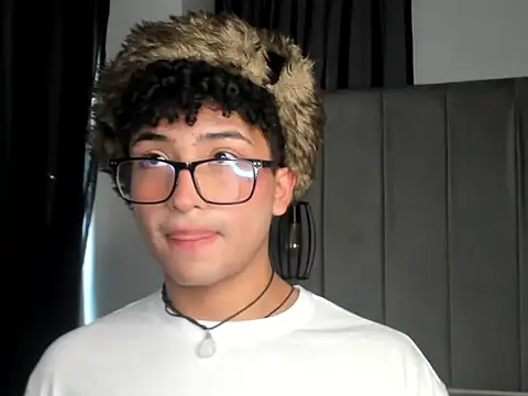 Snapshot of Valentin0_3 chatting on October 2025 07:53:02 PM Valentin0 3 online show from October 2025 07:53:02 PM