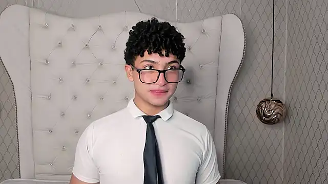 Snapshot of Valentin0_3 chatting on November 2025 12:28:02 PM Valentin0 3 online show from November 2025 12:28:02 PM