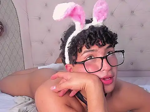 Snapshot of Valentin0_3 chatting on November 2025 07:13:02 PM Valentin0 3 online show from November 2025 07:13:02 PM