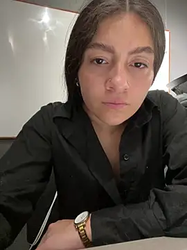 Alyha Cortes online show from September 2025 01:33:01 PM