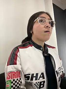 Alyha Cortes online show from October 2025 03:25:01 AM