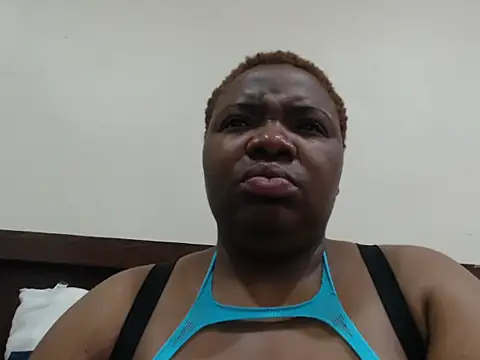 Snapshot of VoluptuousXX5 chatting on September 2025 04:23:01 AM VoluptuousXX5 online show from September 2025 04:23:01 AM