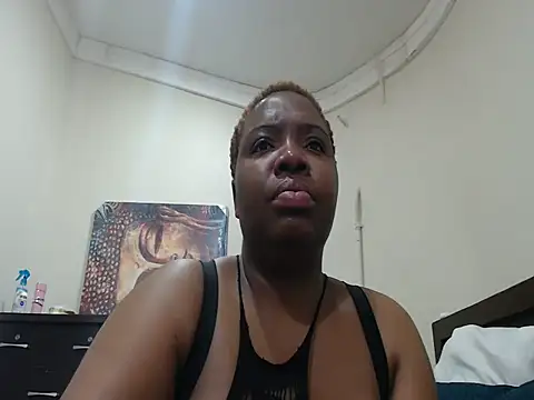 Snapshot of VoluptuousXX5 chatting on September 2025 05:17:02 AM VoluptuousXX5 online show from September 2025 05:17:02 AM