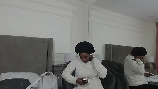 Snapshot of NatashaSilver chatting on November 2025 01:00:02 PM NatashaSilver online show from November 2025 01:00:02 PM