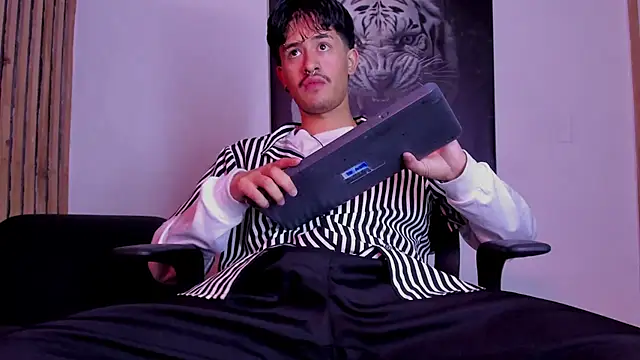 DimitriDeluxe online show from September 2025 08:20:02 PM