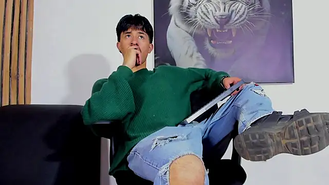 DimitriDeluxe online show from September 2025 07:25:01 PM