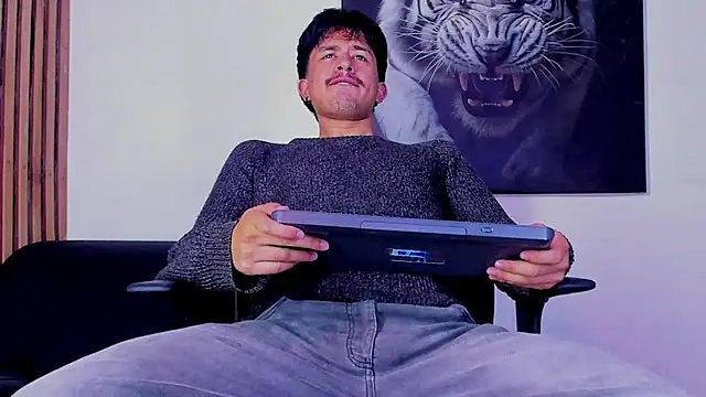 DimitriDeluxe online show from September 2025 07:13:01 PM