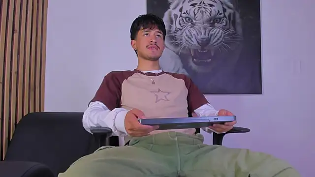 DimitriDeluxe online show from September 2025 07:14:02 PM