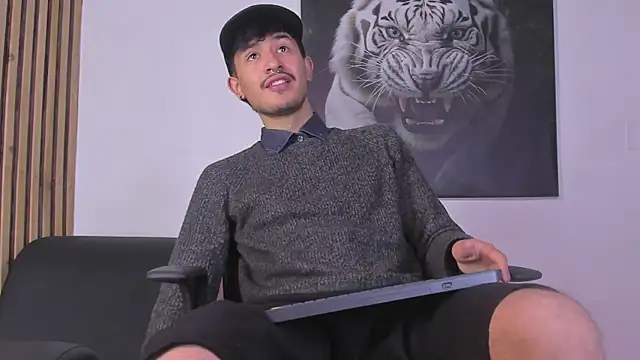 DimitriDeluxe online show from September 2025 08:00:02 PM