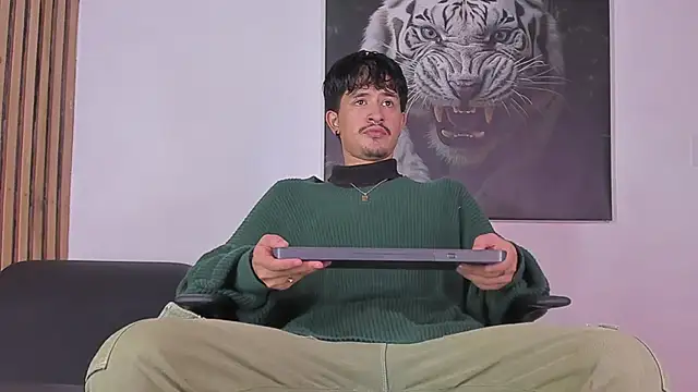 DimitriDeluxe online show from September 2025 07:52:01 PM