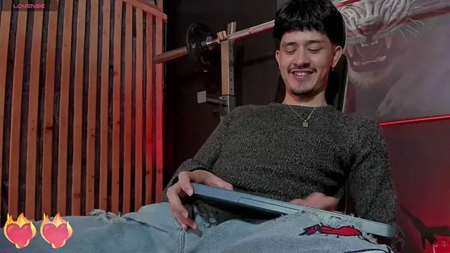 DimitriDeluxe online show from October 2025 07:47:02 PM