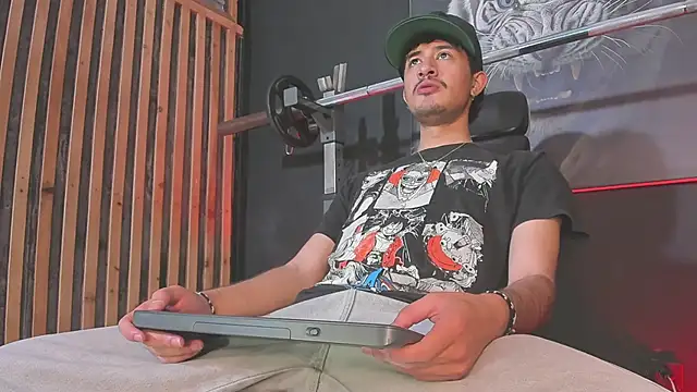 DimitriDeluxe online show from December 2025 07:53:02 PM