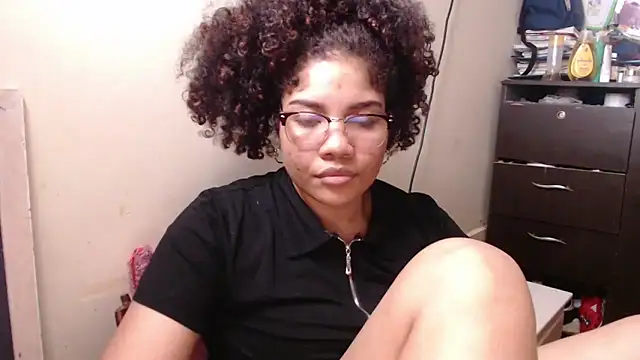 Snapshot of madelene chatting on December 2024 02:31:01 AM madelene online show from December 2024 02:31:01 AM