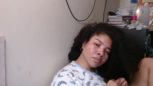 Snapshot of madelene chatting on December 2024 01:55:02 PM madelene online show from December 2024 01:55:02 PM