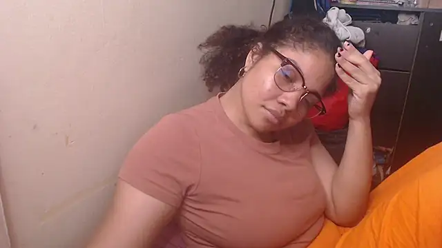 Snapshot of madelene chatting on February 2025 11:41:02 PM madelene online show from February 2025 11:41:02 PM