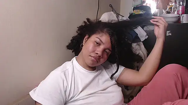 Snapshot of madelene chatting on March 2025 04:15:02 AM madelene online show from March 2025 04:15:02 AM