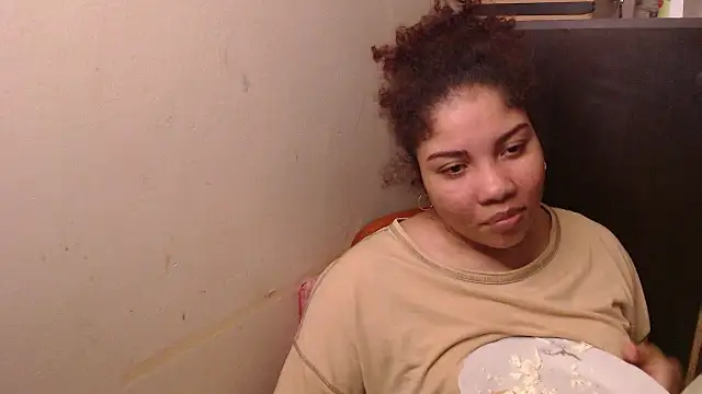 Snapshot of madelene chatting on November 2025 01:59:01 AM madelene online show from November 2025 01:59:01 AM