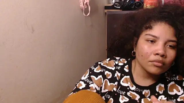 Snapshot of madelene chatting on November 2025 01:11:01 AM madelene online show from November 2025 01:11:01 AM