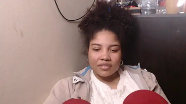 Snapshot of madelene chatting on November 2025 01:37:01 AM madelene online show from November 2025 01:37:01 AM